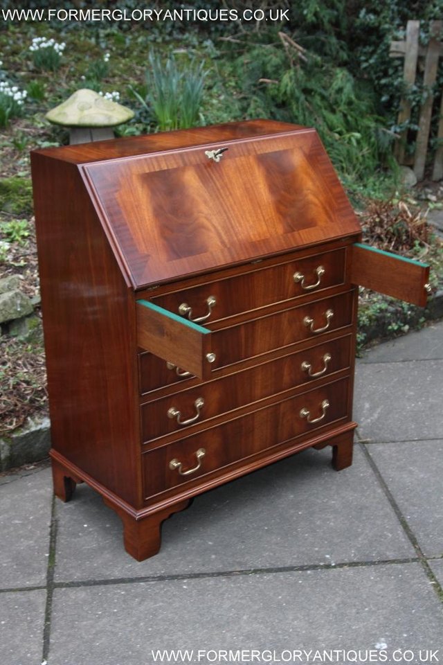 Image 53 of A BEVAN FUNNELL MAHOGANY BUREAU WRITING TABLE LAPTOP DESK