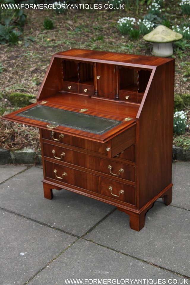 Image 55 of A BEVAN FUNNELL MAHOGANY BUREAU WRITING TABLE LAPTOP DESK
