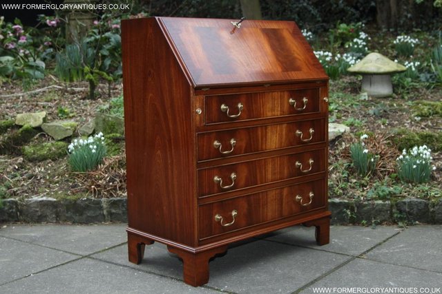 Image 57 of A BEVAN FUNNELL MAHOGANY BUREAU WRITING TABLE LAPTOP DESK