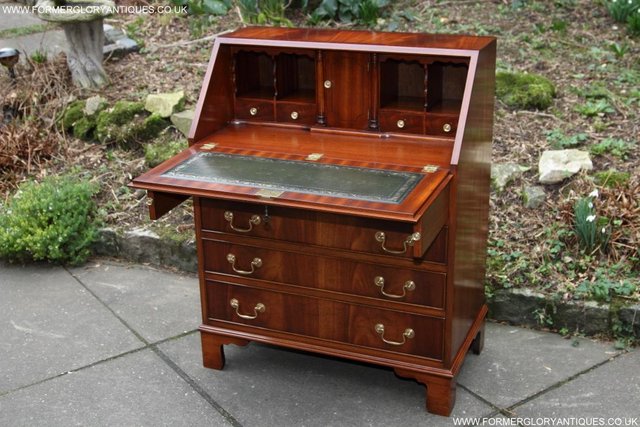 Image 60 of A BEVAN FUNNELL MAHOGANY BUREAU WRITING TABLE LAPTOP DESK
