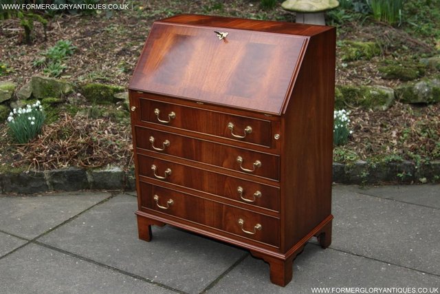 Image 62 of A BEVAN FUNNELL MAHOGANY BUREAU WRITING TABLE LAPTOP DESK