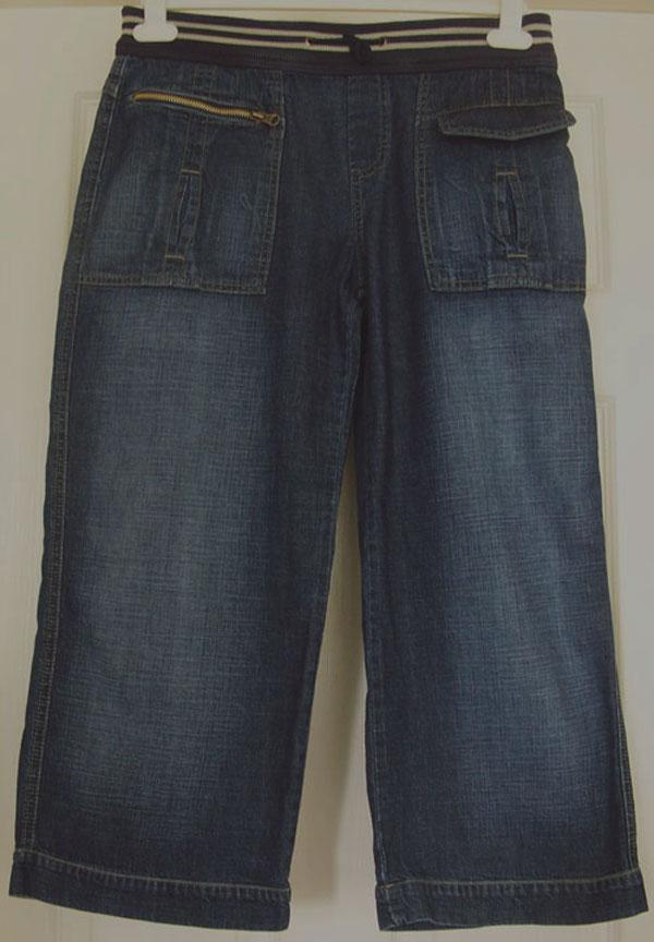 Preview of the first image of LADIES DENIM CROPPED JEANS BY NEW LOOK - SZ 10.