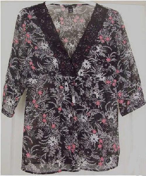 Preview of the first image of H&M BLACK/PINK FLOWERED BLOUSE WITH LACE DETAIL - SZ US 14.