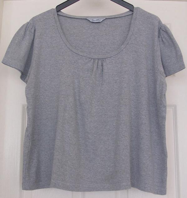 Preview of the first image of PRETTY LADIES PLUS SIZE GREY TOP BY UNION BLUES - SZ 24.