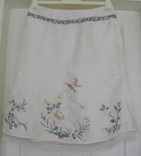 Preview of the first image of PRETTY LADIES EMBROIDERED SILK SKIRT - SZ 14.
