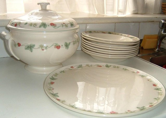 Preview of the first image of Wedgewood china - Raspberry.