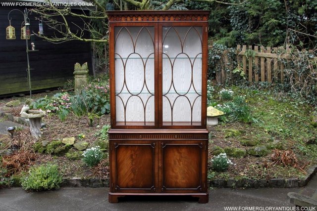 Preview of the first image of BEVAN FUNNELL MAHOGANY DISPLAY DRINKS CABINET SIDEBOARD UNIT.