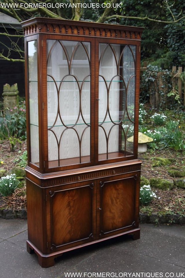 Image 3 of BEVAN FUNNELL MAHOGANY DISPLAY DRINKS CABINET SIDEBOARD UNIT