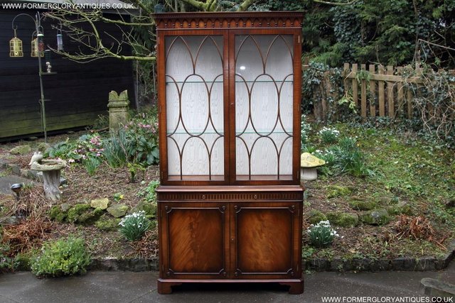 Image 10 of BEVAN FUNNELL MAHOGANY DISPLAY DRINKS CABINET SIDEBOARD UNIT