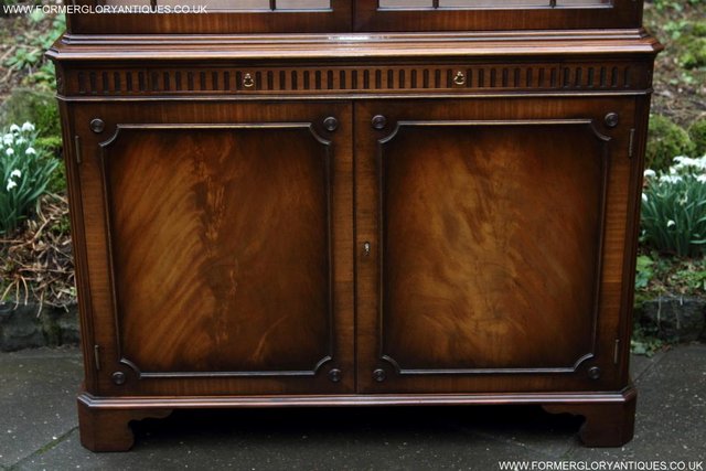 Image 12 of BEVAN FUNNELL MAHOGANY DISPLAY DRINKS CABINET SIDEBOARD UNIT