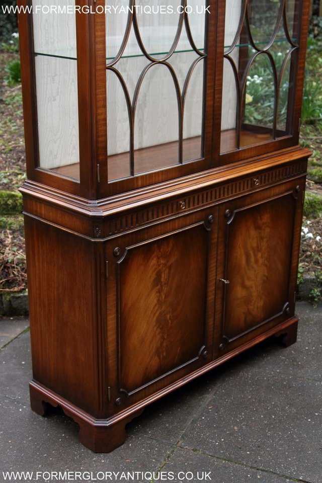 Image 22 of BEVAN FUNNELL MAHOGANY DISPLAY DRINKS CABINET SIDEBOARD UNIT