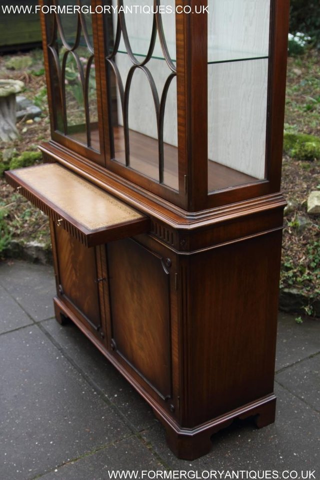 Image 27 of BEVAN FUNNELL MAHOGANY DISPLAY DRINKS CABINET SIDEBOARD UNIT
