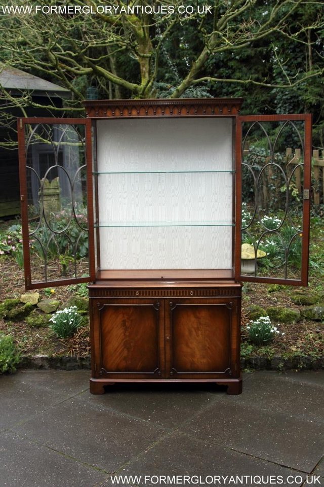 Image 33 of BEVAN FUNNELL MAHOGANY DISPLAY DRINKS CABINET SIDEBOARD UNIT