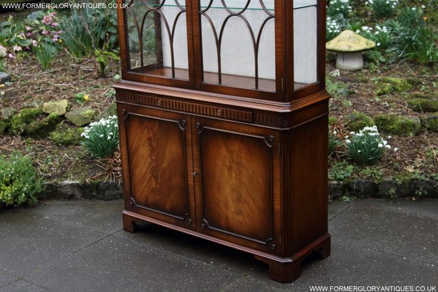 Image 35 of BEVAN FUNNELL MAHOGANY DISPLAY DRINKS CABINET SIDEBOARD UNIT