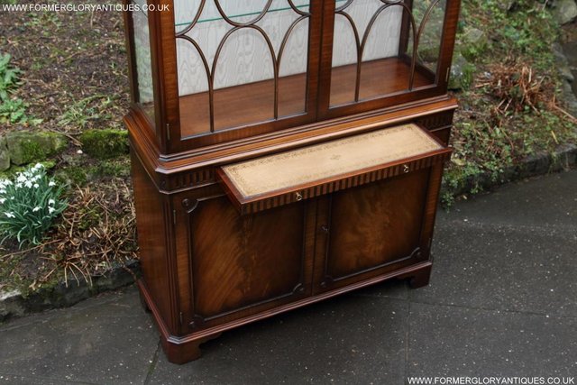 Image 37 of BEVAN FUNNELL MAHOGANY DISPLAY DRINKS CABINET SIDEBOARD UNIT