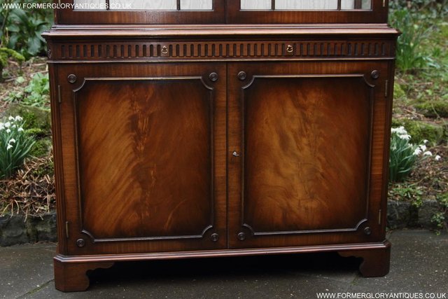 Image 43 of BEVAN FUNNELL MAHOGANY DISPLAY DRINKS CABINET SIDEBOARD UNIT