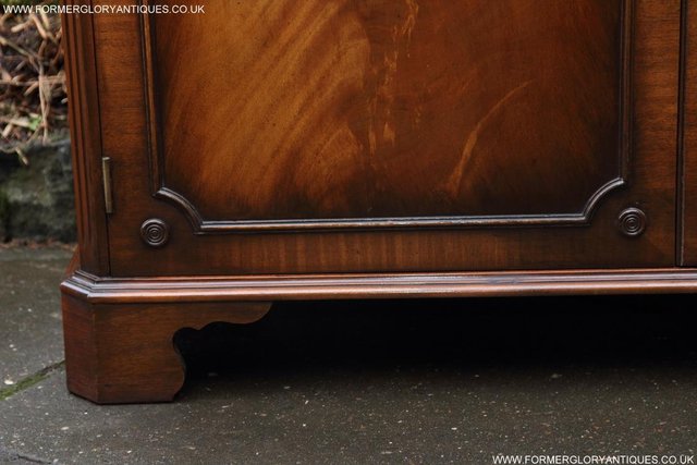 Image 65 of BEVAN FUNNELL MAHOGANY DISPLAY DRINKS CABINET SIDEBOARD UNIT