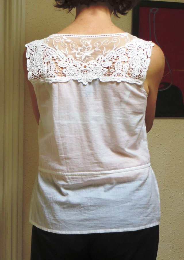 Preview of the first image of Long Tall Sally WHITE COTTON AND LACE TOP Size 14.