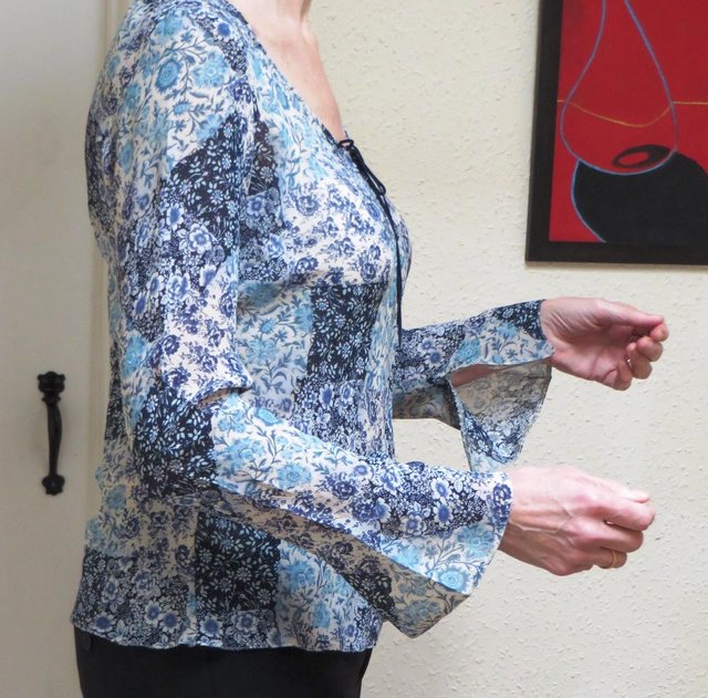 Preview of the first image of Long Tall Sally BLUE PATTERNED TOP Size 16.