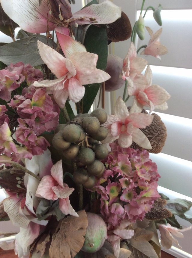 Image 2 of Dried flower arrangement