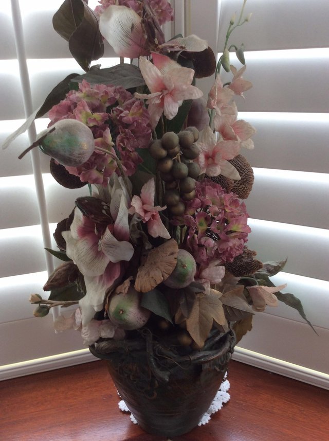 Image 3 of Dried flower arrangement