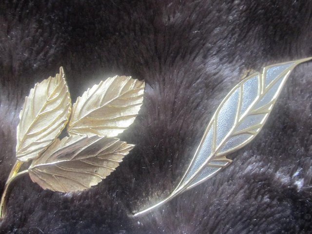 Preview of the first image of LEAF BROOCH & WHEATSHEAF BROOCH X2- 1980's?? Excellent condi.