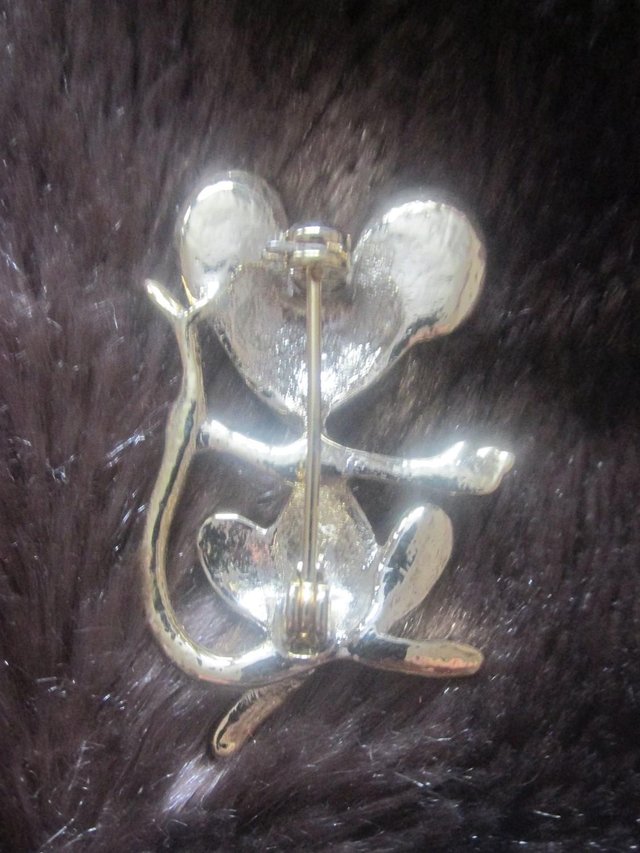 Preview of the first image of SMALL MOUSE BROOCH 1980's?? Excellent condition.