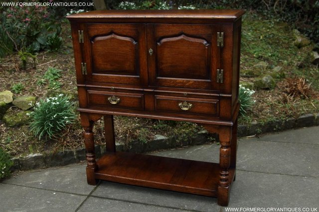 Image 23 of TITCHMARSH & GOODWIN SERVING TABLE DRINKS WINE CABINET STAND
