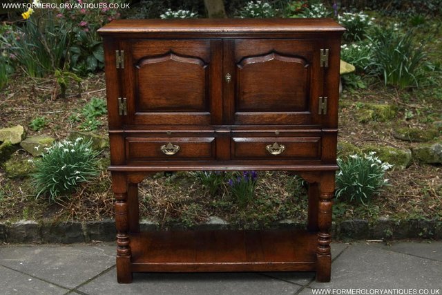 Image 44 of TITCHMARSH & GOODWIN SERVING TABLE DRINKS WINE CABINET STAND