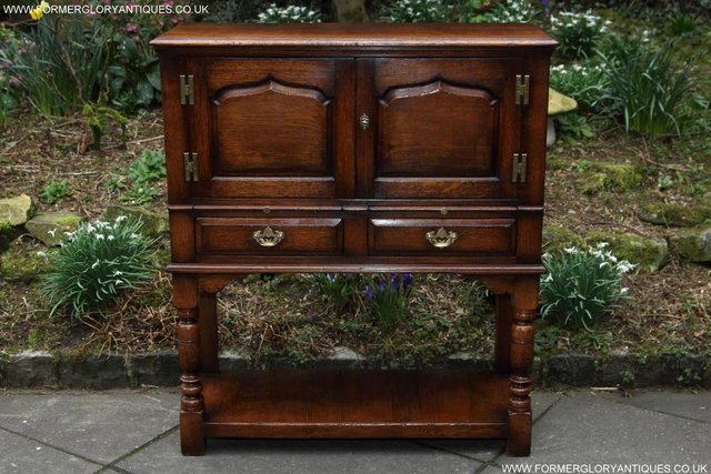 Image 61 of TITCHMARSH & GOODWIN SERVING TABLE DRINKS WINE CABINET STAND