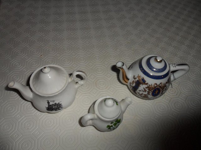 Preview of the first image of miniature teapots.