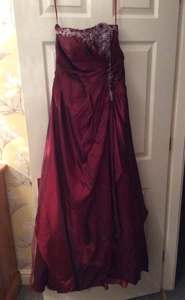 Image 2 of Women's size 8 wine red coloured prom dress/ ball gown