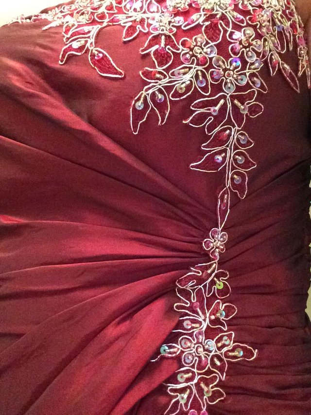 Image 3 of Women's size 8 wine red coloured prom dress/ ball gown