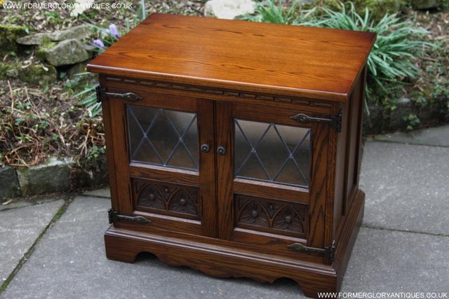Image 2 of AN OLD CHARM LIGHT OAK HI FI DVD CD TV STAND TABLE CABINET