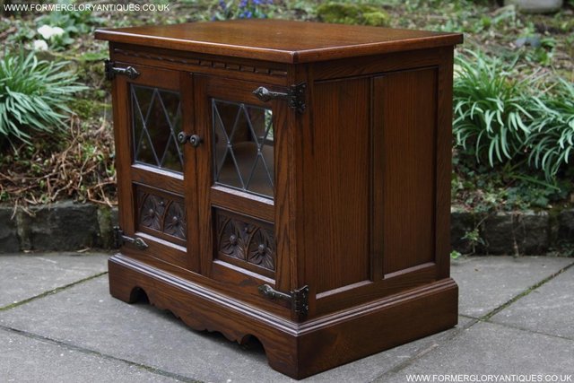 Image 18 of AN OLD CHARM LIGHT OAK HI FI DVD CD TV STAND TABLE CABINET