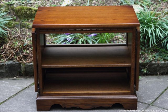Image 38 of AN OLD CHARM LIGHT OAK HI FI DVD CD TV STAND TABLE CABINET