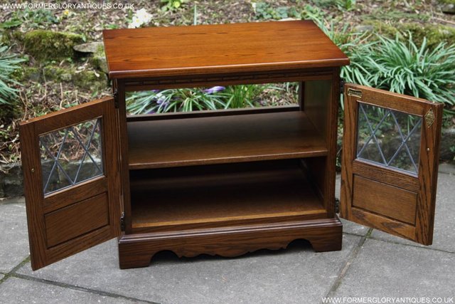 Image 47 of AN OLD CHARM LIGHT OAK HI FI DVD CD TV STAND TABLE CABINET