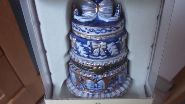 Image 2 of UNOPENED Villeroy and Boch Wedding Cake trinket box GIFT
