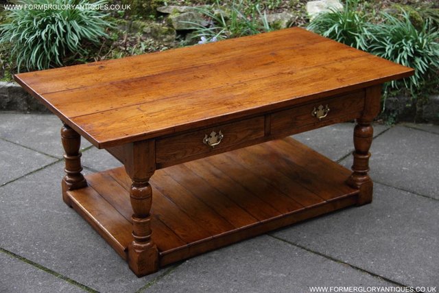 Image 3 of A TITCHMARSH GOODWIN STYLE OAK TWO DRAWER COFFEE TABLE STAND