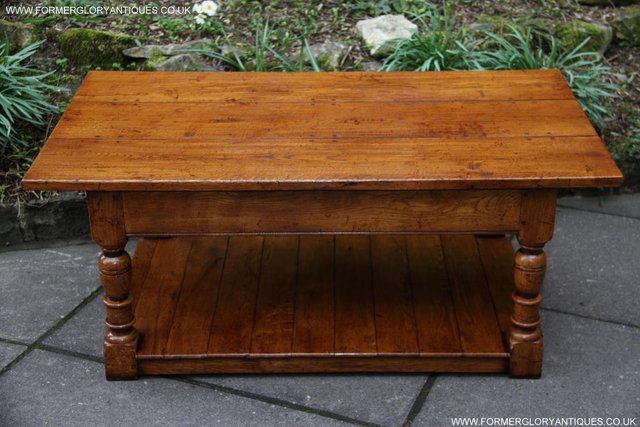 Image 4 of A TITCHMARSH GOODWIN STYLE OAK TWO DRAWER COFFEE TABLE STAND