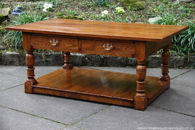 Image 6 of A TITCHMARSH GOODWIN STYLE OAK TWO DRAWER COFFEE TABLE STAND
