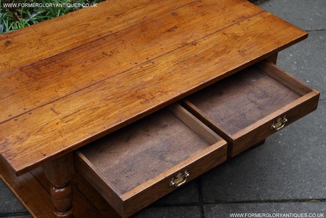 Image 9 of A TITCHMARSH GOODWIN STYLE OAK TWO DRAWER COFFEE TABLE STAND
