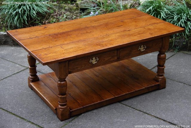 Image 15 of A TITCHMARSH GOODWIN STYLE OAK TWO DRAWER COFFEE TABLE STAND