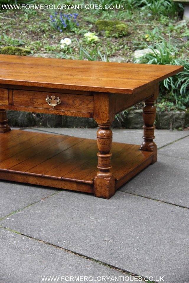 Image 27 of A TITCHMARSH GOODWIN STYLE OAK TWO DRAWER COFFEE TABLE STAND