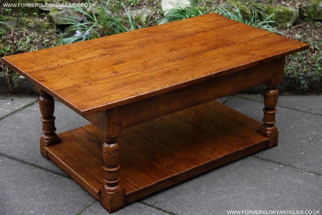 Image 32 of A TITCHMARSH GOODWIN STYLE OAK TWO DRAWER COFFEE TABLE STAND