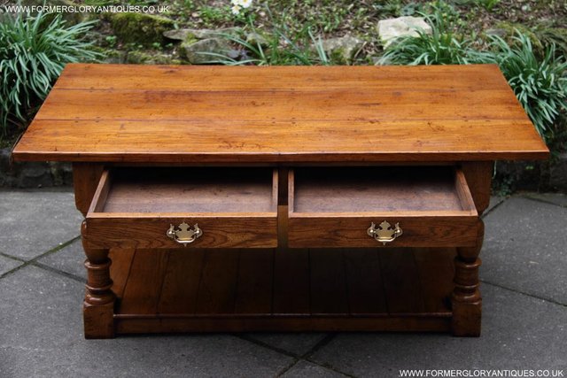 Image 33 of A TITCHMARSH GOODWIN STYLE OAK TWO DRAWER COFFEE TABLE STAND