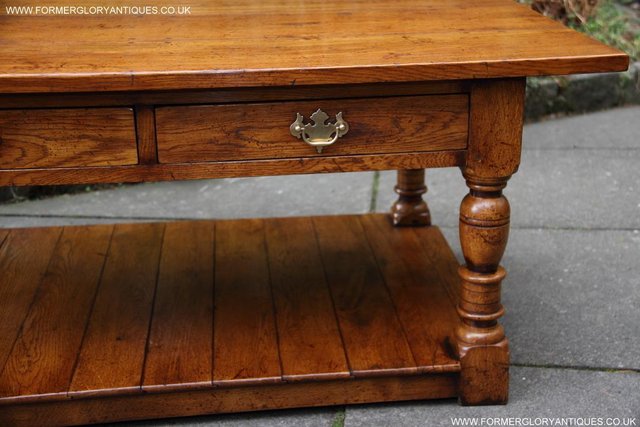 Image 35 of A TITCHMARSH GOODWIN STYLE OAK TWO DRAWER COFFEE TABLE STAND