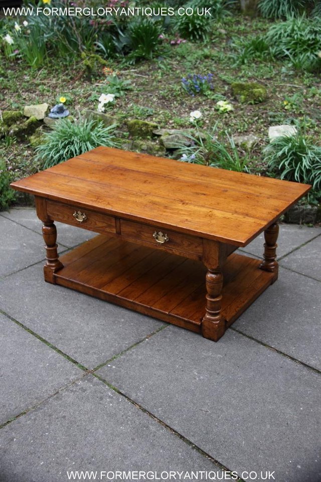 Image 36 of A TITCHMARSH GOODWIN STYLE OAK TWO DRAWER COFFEE TABLE STAND