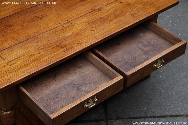 Image 37 of A TITCHMARSH GOODWIN STYLE OAK TWO DRAWER COFFEE TABLE STAND