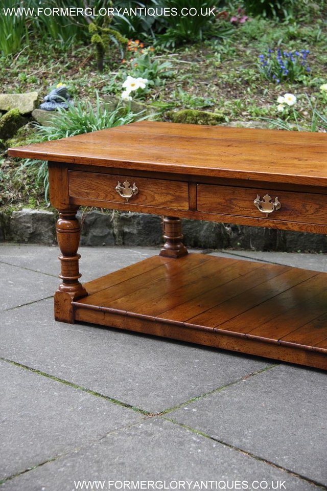 Image 50 of A TITCHMARSH GOODWIN STYLE OAK TWO DRAWER COFFEE TABLE STAND